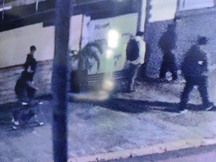 Moradores relatam aumentos frequentes de atos vandais praticados por estudantes no centro de Pindamonhangaba