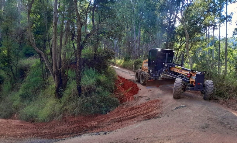 Manutenção urbana e rural avança em Pindamonhangaba, beneficiando toda a população