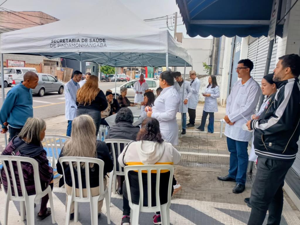 Saúde e UniFunvic promovem ação educativa na Farmácia Pública Central