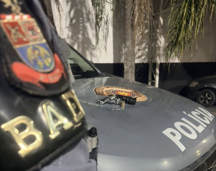 Homem Preso com Revólver Carregado no Centro de Pindamonhangaba