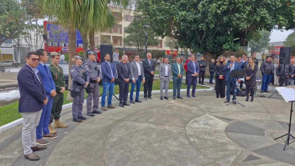 Hasteamento das Bandeiras Comemora 10 de julho em Pindamonhangaba