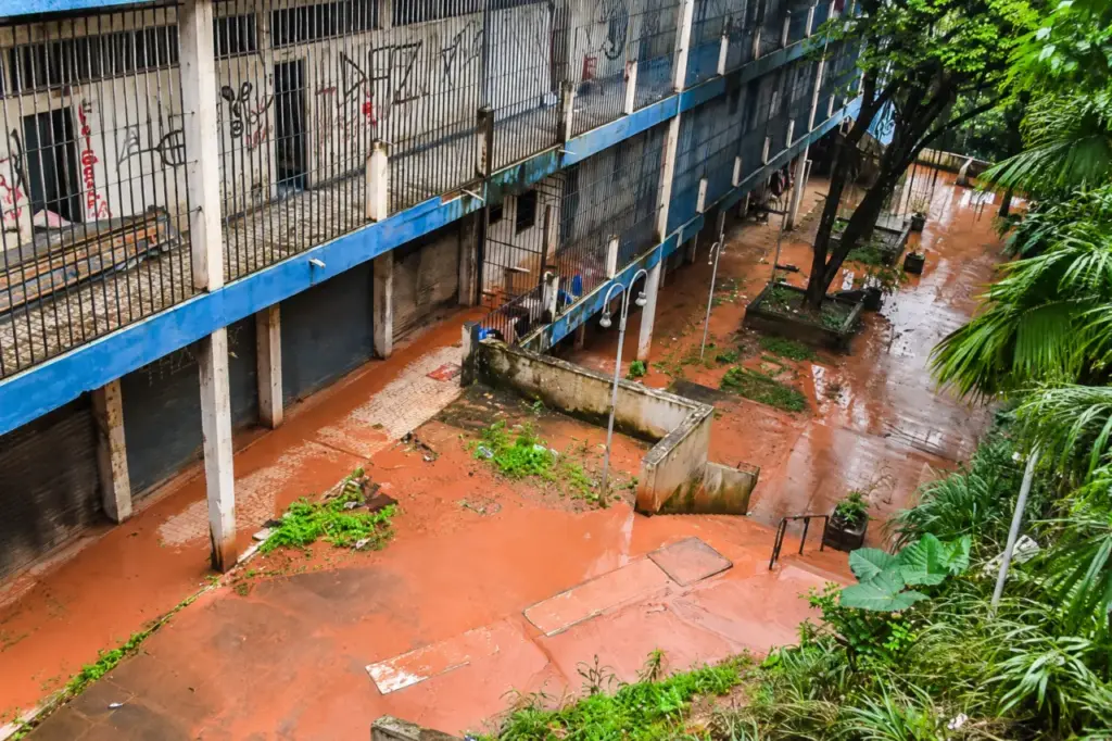Escadaria da Fé interditada: Problemas estruturais incomodam moradores e turistas em Aparecida