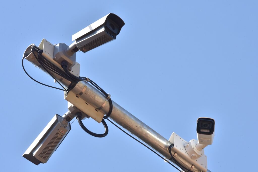 Aparecida instala 70 câmeras com Inteligência Artificial para coibir descarte irregular