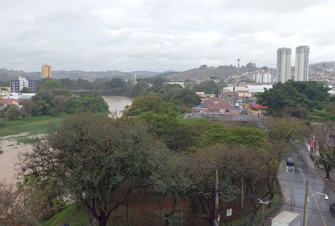 Chuvas intensas causam alagamentos e movimentação de solo em Jacareí