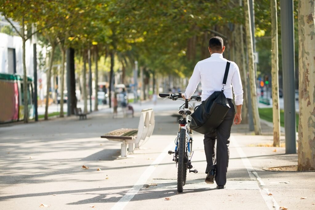 Nova lei estabelece regras para bicicletas elétricas e patinetes em Taubaté