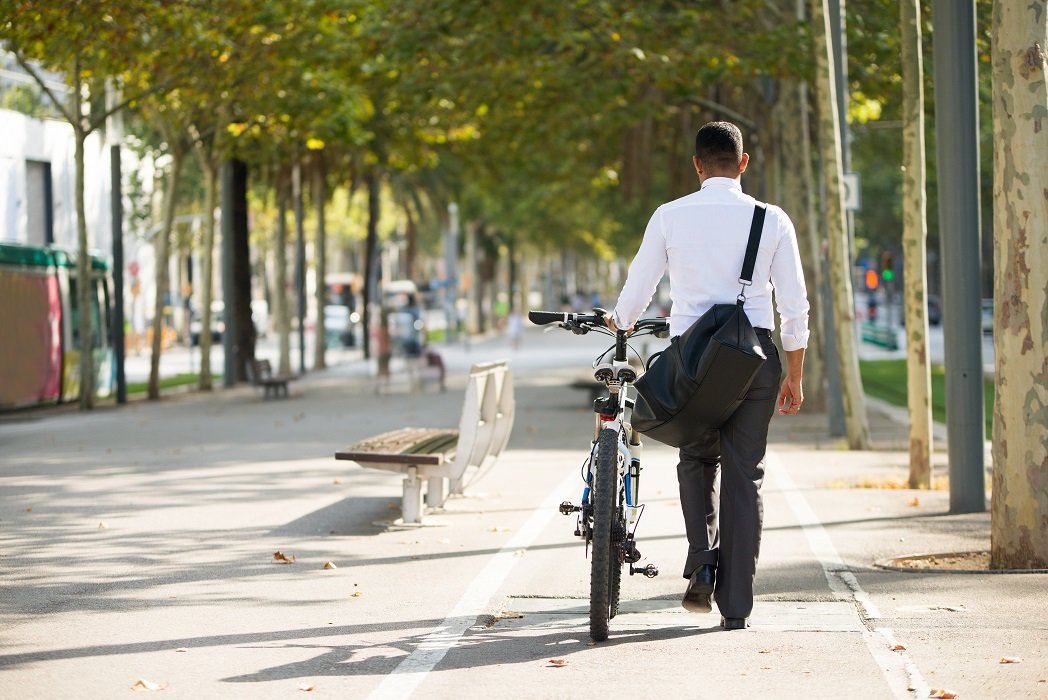 Nova lei estabelece regras para bicicletas elétricas e patinetes em Taubaté