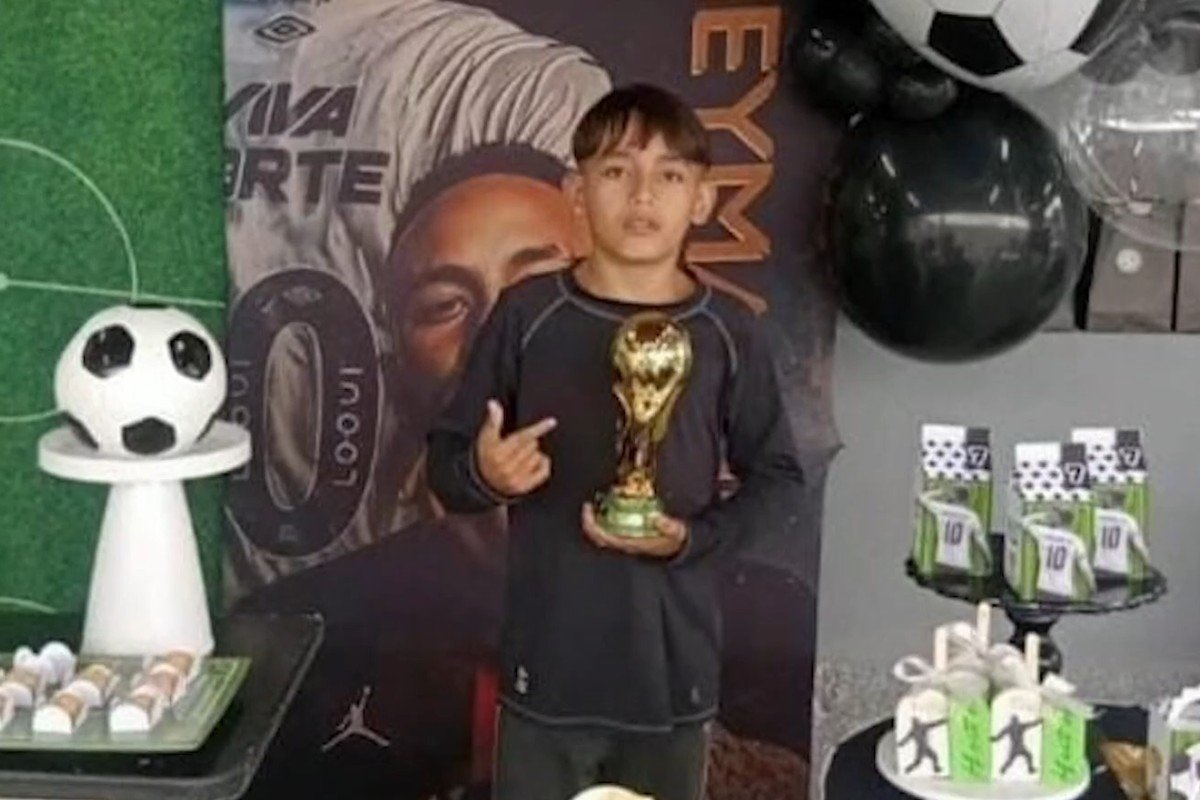 Menino de 11 anos morto em acidente com caminhão é sepultado