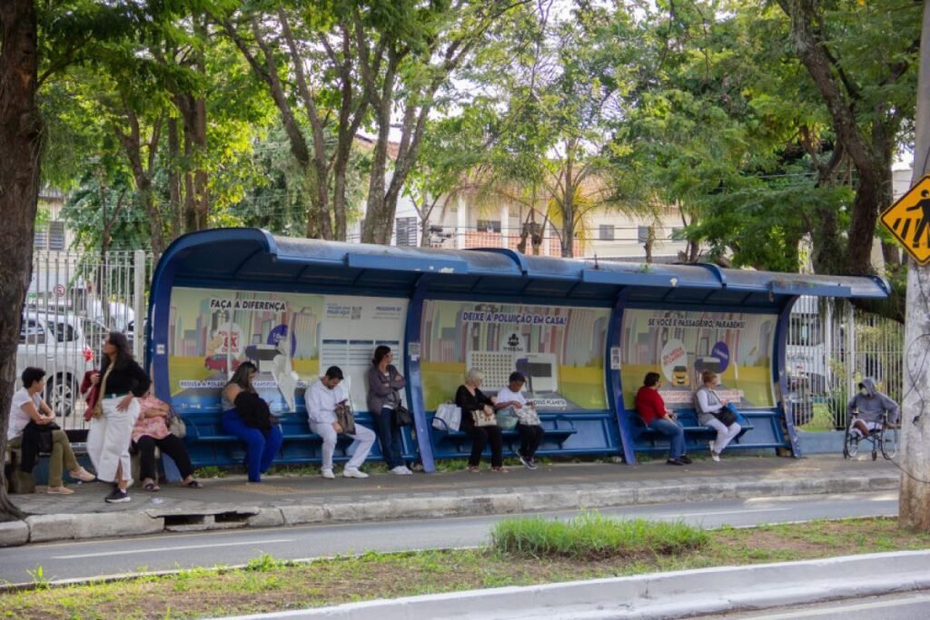 Apenas 33% dos pontos de ônibus de Taubaté contam com cobertura