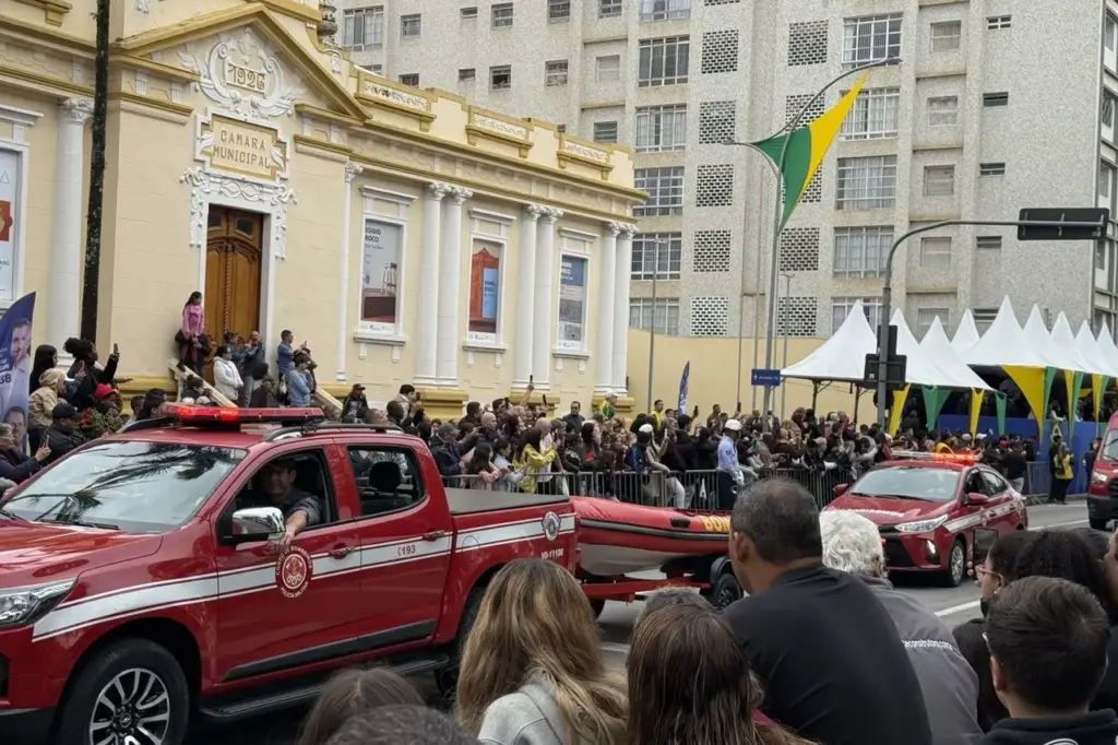 Desfile Cívico-Militar de 7 de Setembro Atrai Grande Público em São José dos Campos