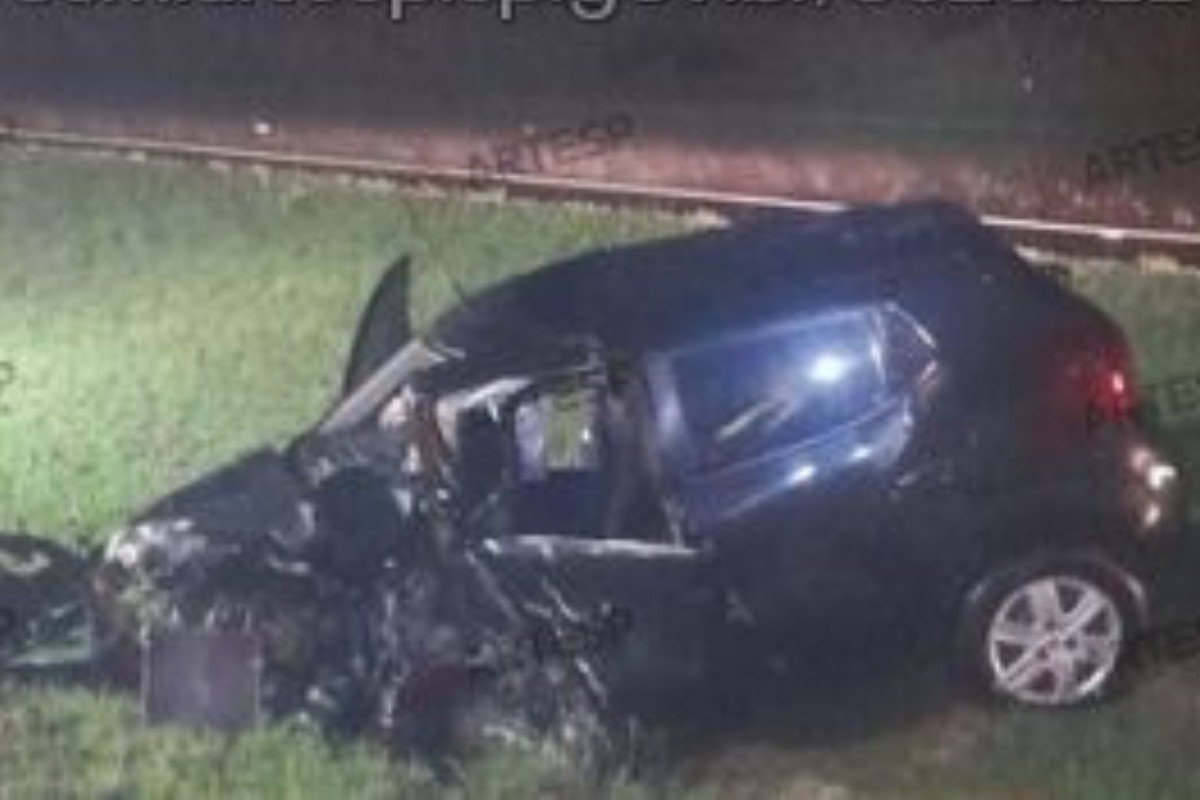 Acidente na Carvalho Pinto luta uma vida em Jacareí