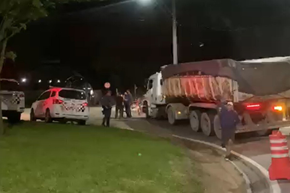 Criança de 11 anos morre após ser atropelada por caminhão em Taubaté