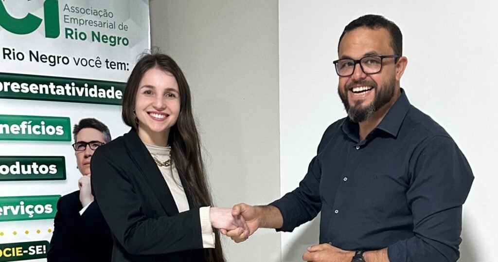 é eleita presidente da Associação Empresarial de Rio Negro
