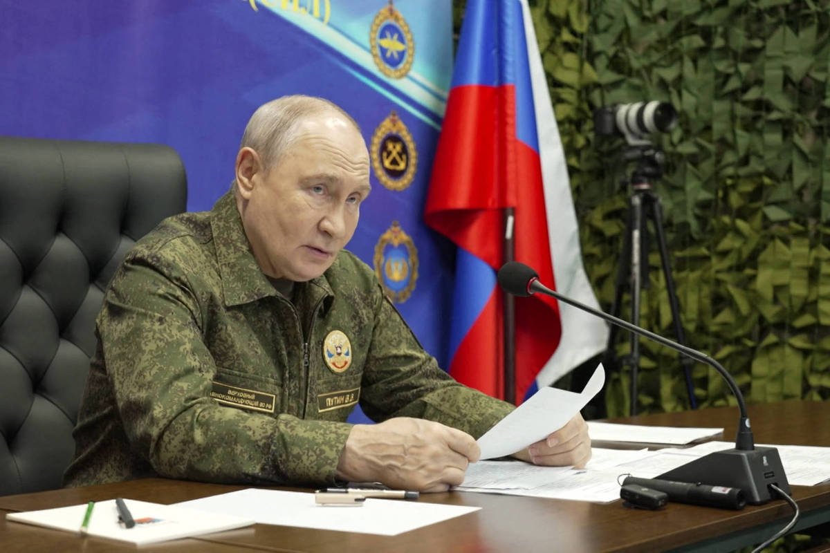 Rússia acelera avanço no leste da Ucrânia; Trump suspende sanções