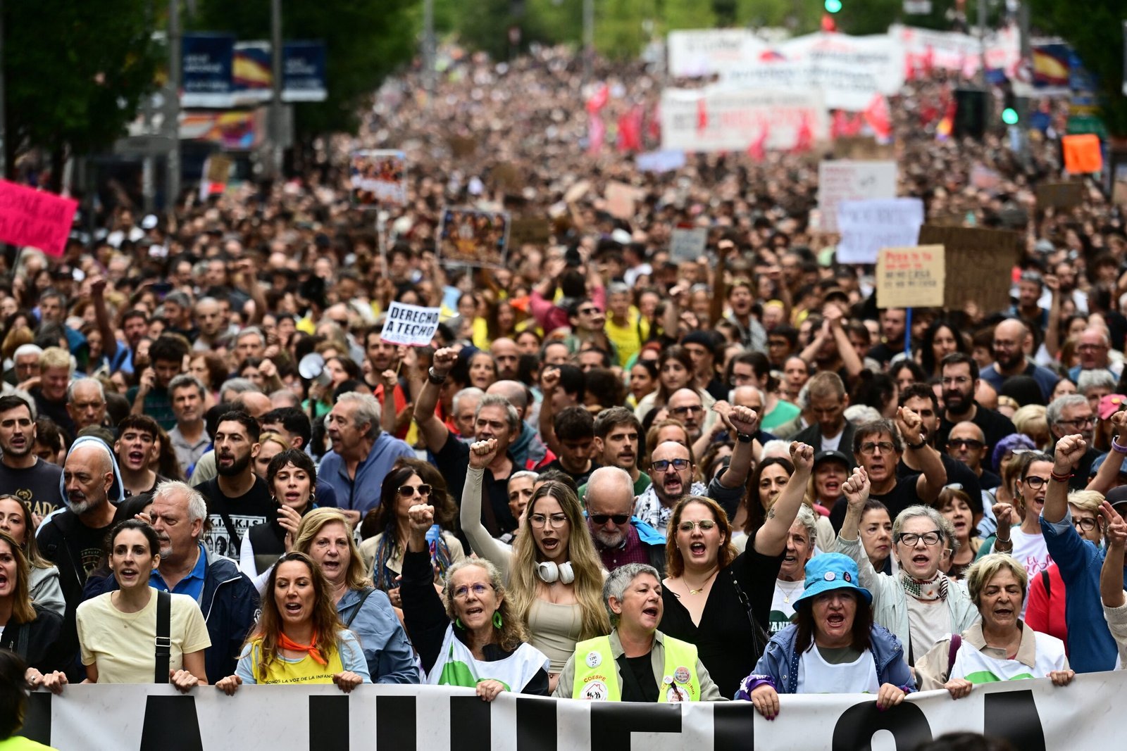 Espanha Convoca Eleições Antecipadas Diante de Crise Habitacional
