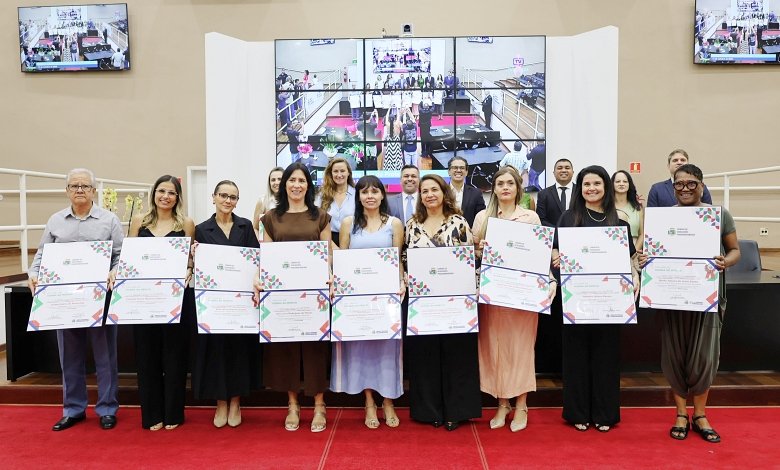 Nove professores são homenageados pela Câmara