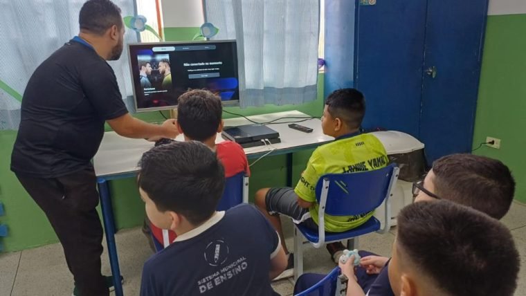 Caravana Esportiva traz experiências e-sports para alunos de Taubaté