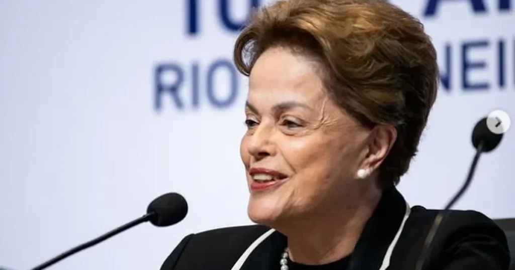 Ex-presidente Dilma Rousseff vota em Belo Horizonte com imagens religiosas