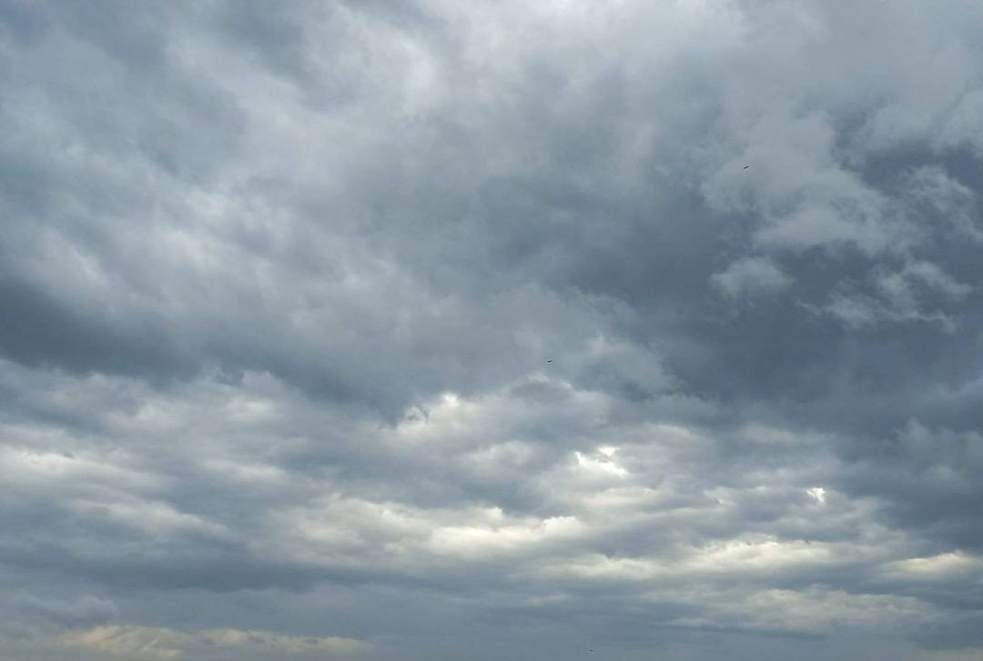 Jacareí enfrenta chuva intensa e riscos de alagamentos