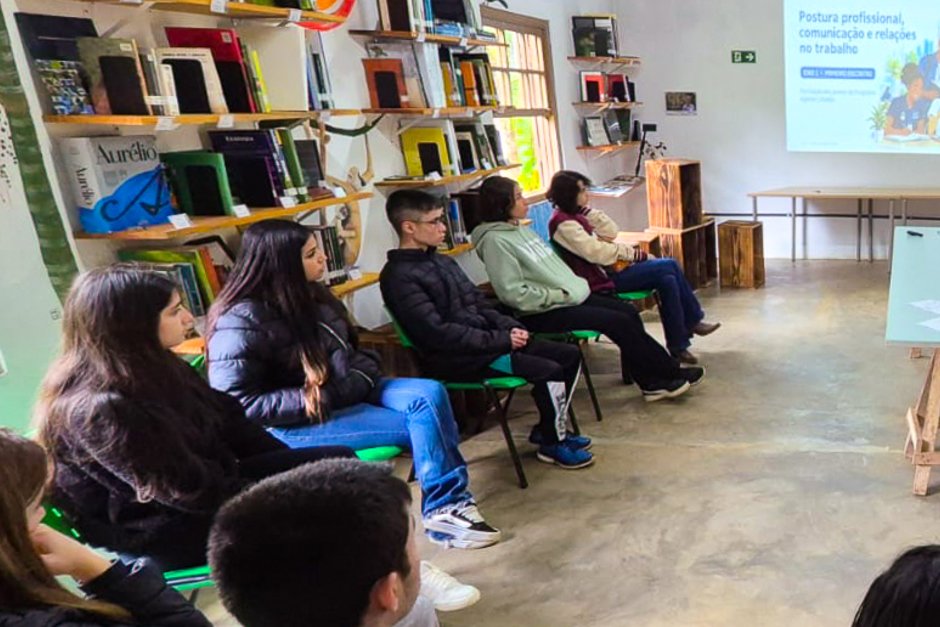 Palestra sobre profissionalismo chega aos jovens de São Francisco Xavier