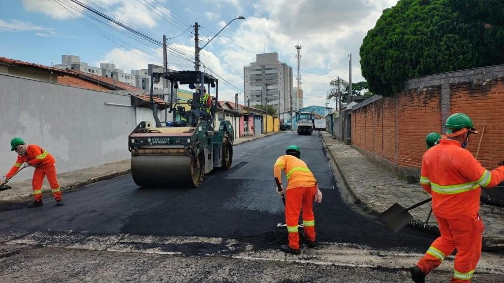 Programa Rua Certa avança com obras de recapeamento em Taubaté