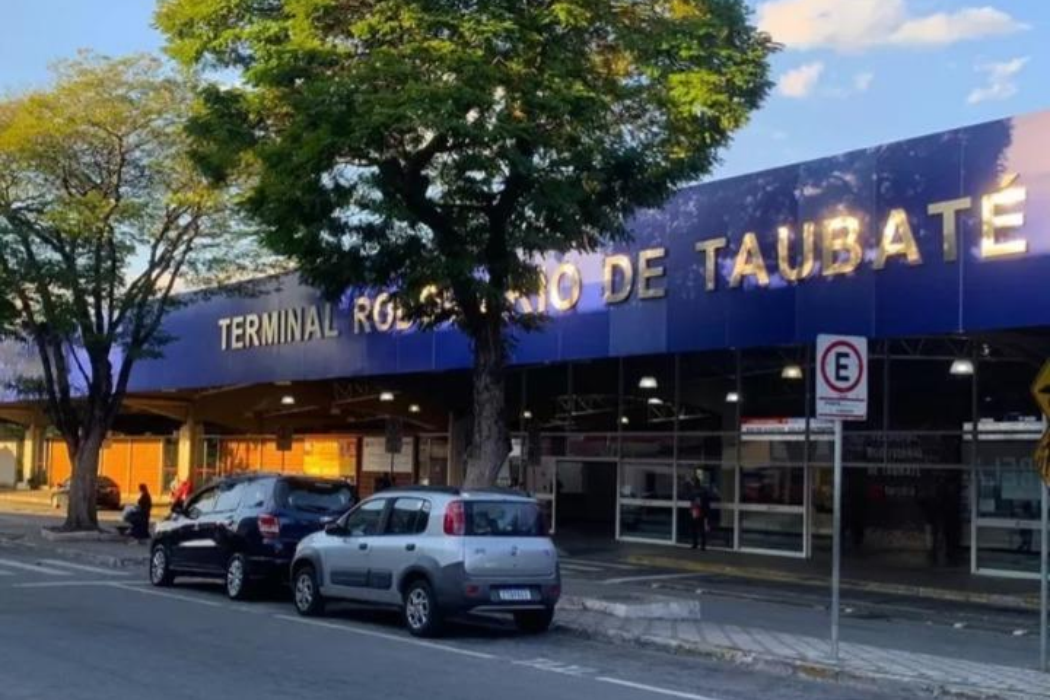 Prefeitura interdita rua em frente à Rodoviária Nova de Taubaté para obras