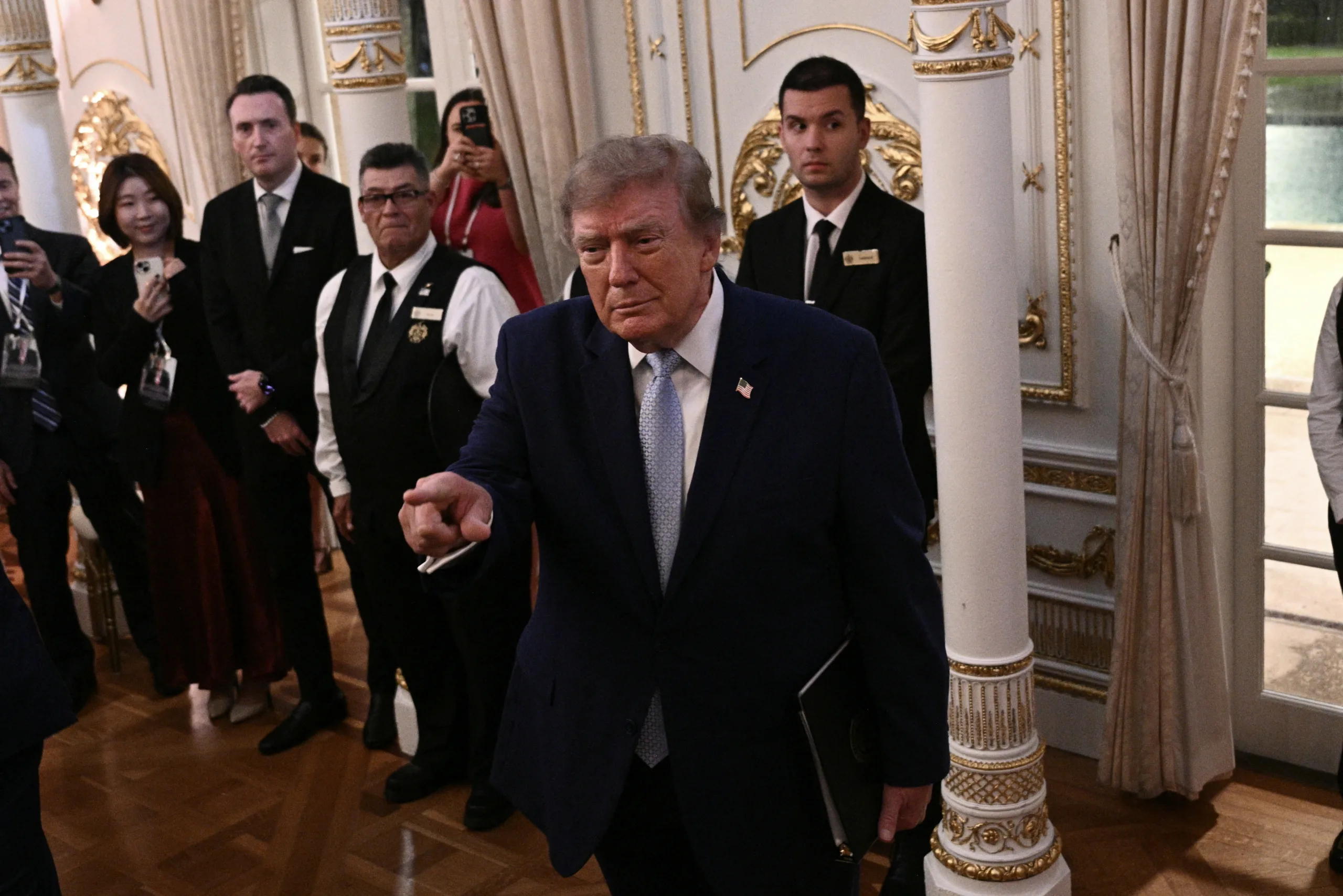 Trump pausa sanções à Rússia e estuda novas exportações