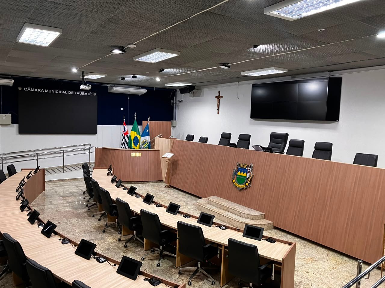 Câmara de Taubaté aprovou reajuste no auxílio-alimentação e anistia em dívidas municipais